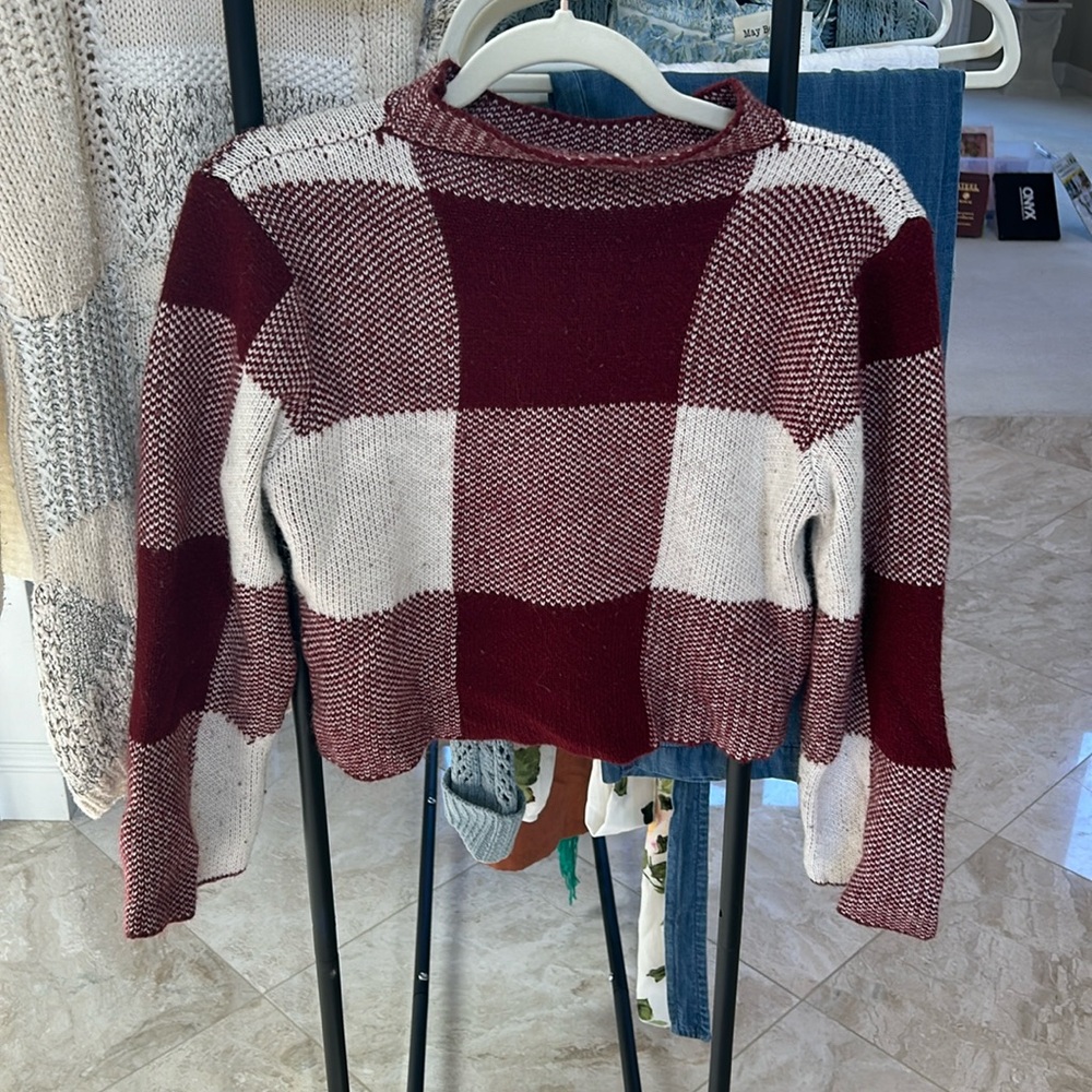 Red/white Turtle Neck